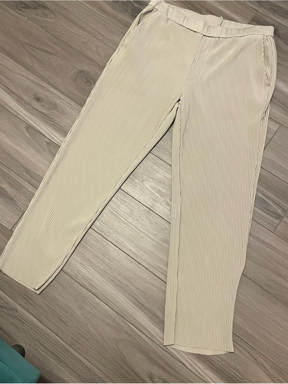 Zara Men's Beige Pleated Trousers